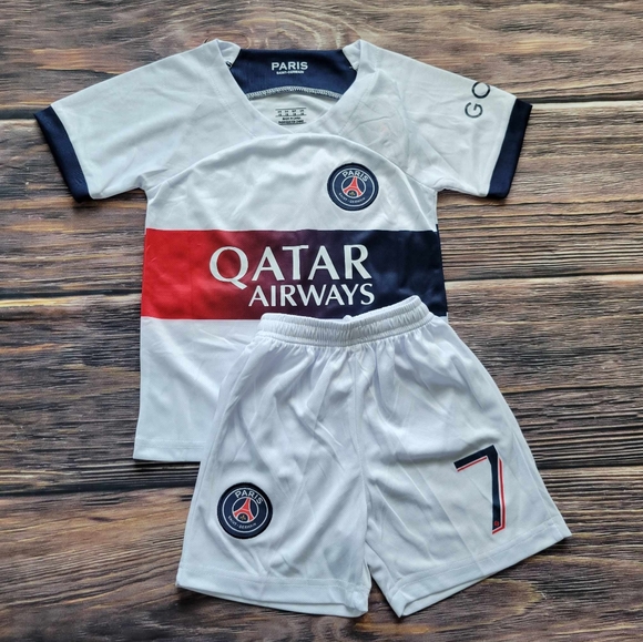 PSG Mbappe 7 kid's soccer Jersey and shorts - Picture 2 of 2